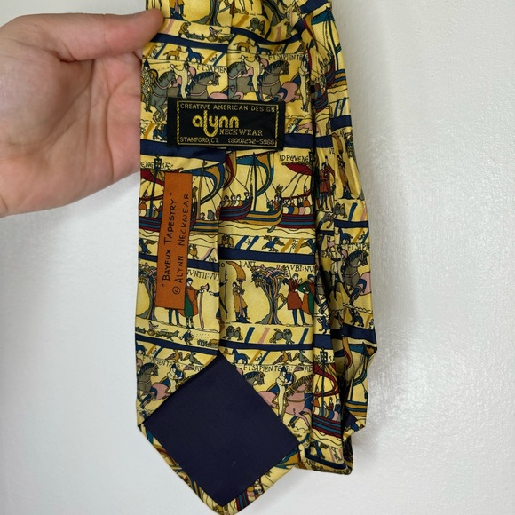 Alynn 100% Silk Novelty Patterned Tie - Picture 2 of 6